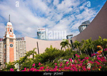 Vista orizzontale della mitica linea di Clock Tower e il Centro Culturale di Hong Kong in Tsim Sha Tsui, Hong Kong, Cina. Foto Stock