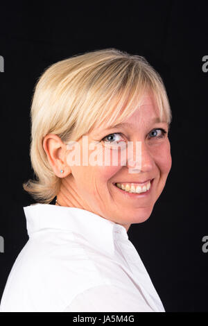 Bella caucasian donna matura in camicia bianca, headshot Foto Stock