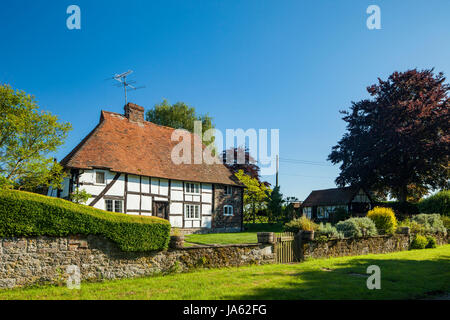 A struttura mista in legno e muratura in cottage Hardham Village West Sussex, in Inghilterra. Foto Stock