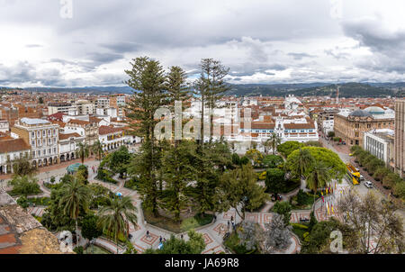 Vista aerea della città di Cuenca e Parco Calderon - Cuenca, Ecuador Foto Stock