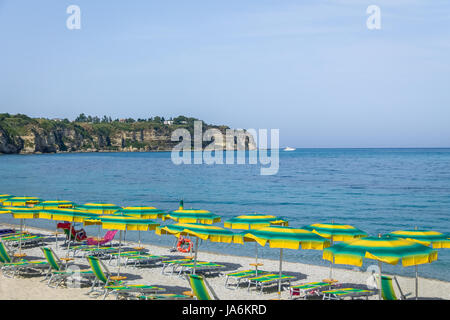Vista della spiaggia di Tropea - Tropea in Calabria, Italia Foto Stock