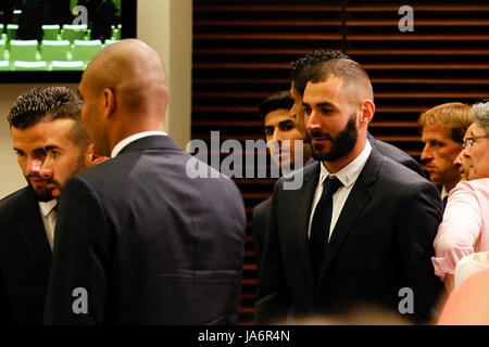 Madrid, Spagna. 04 Giugno, 2017. Karim Benzema (9) del Real Madrid in playerReception nella città di Madrid per i giocatori con il sindaco Manuela Carmena.UCL Champions League tra il Real Madrid vs Juventus al Santiago Bernabeu di Madrid in Spagna, Giugno 4, 2017 . Credito: Gtres Información más Comuniación on line,S.L./Alamy Live News Foto Stock