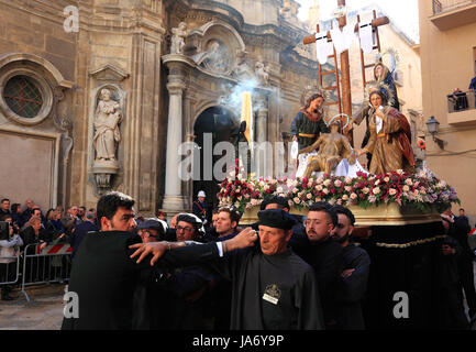 L'Italia, in Sicilia, la città di Trapani, la processione dei Misteri di Trapani, alla processione dei Misteri di Trapani il venerdì santo Foto Stock