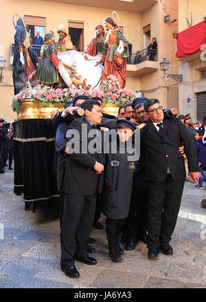 L'Italia, in Sicilia, la città di Trapani, la processione dei misteri di trapani la processione dei Misteri di Trapani il venerdì santo Foto Stock