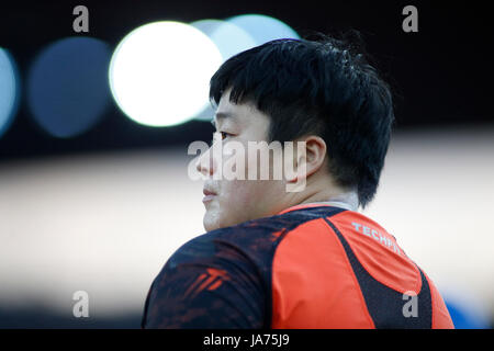 (170825) -- Zurigo, Agosto 25, 2017 (Xinhua) -- Gong Lijiao della Cina reagisce durante le donne del colpo messo in finale alla IAAF Diamond League meeting internazionale di atletica leggera a Zurigo, Svizzera, 24 agosto 2017. Il Gong Lijiao rivendicato il titolo con 19.60 metri. (Xinhua/Michele Limina) Foto Stock