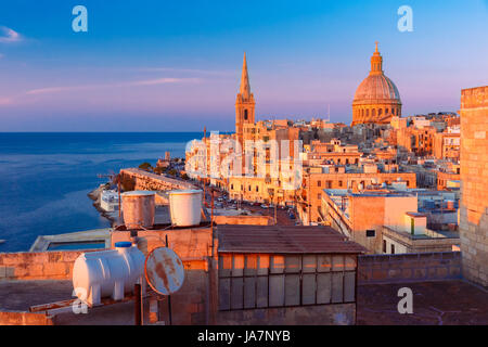 Le cupole e i tetti al tramonto, La Valletta , Malta Foto Stock