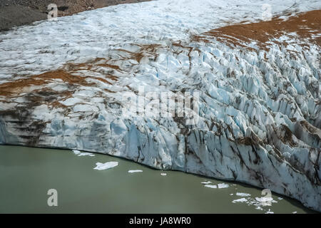 Glaciar ai piedi del Cerro Torre in Patagonia, Argentina Foto Stock