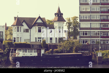 Chiatta ormeggiata sul fiume Trent, Nottingham, Nottinghamshire, East Midlands, Inghilterra Foto Stock