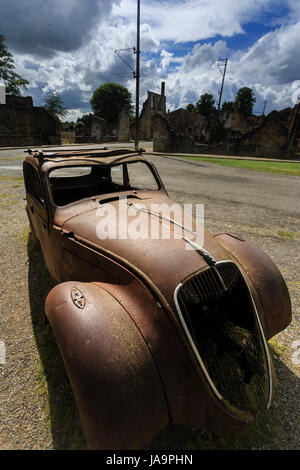 Francia, Haute Vienne, Oradour sur Glane, rovine del villaggio originale rimangono come un memoriale Foto Stock