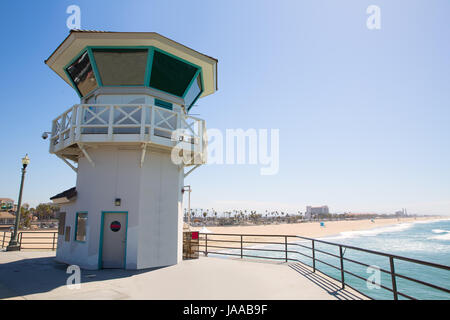 Huntington Beach bagnino principale pier tower Surf City California USA Foto Stock