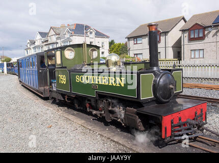 Motore a vapore di essere preparati per la ferrovia fairbourne.galles Foto Stock