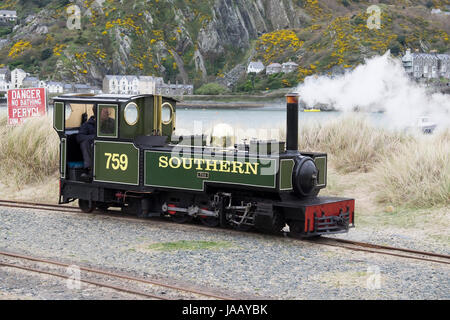 Motore a vapore di essere preparati per la ferrovia fairbourne.galles Foto Stock