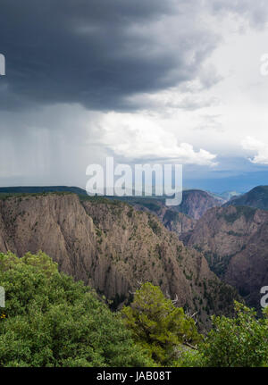 Avvicinando temporale al 'Black Canyon del Gunnison' Parco Nazionale (Colorado, USA). Foto Stock