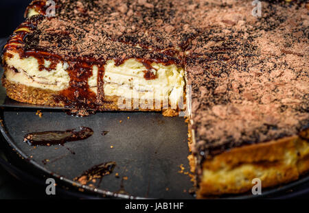 Cheesecake con cioccolato grattugiato. Foto Stock