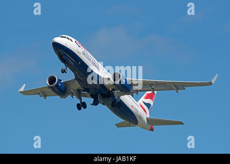 La British Airways Airbus A 320-232 Inverness volo in partenza Dalcross aeroporto di Londra Heathrow Foto Stock