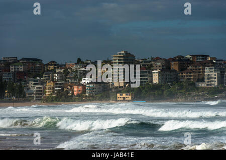 Manly Beach in un giorno di tempesta. Le spiagge del nord di Sydney, Australia. Foto Stock