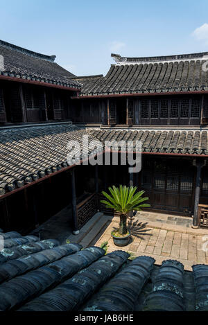 Atrium con Palm tree, Felice Agricoltura Hall, acqua antica città di Tongli, Suzhou, provincia dello Jiangsu, Cina Foto Stock