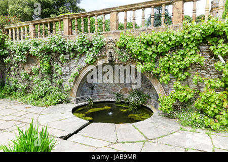 Uomo verde acqua funzione progettata da Edwin Lutyens a Hestercombe House e Giardini West Monkton Cheddon Fitzpaine vicino a Taunton in Somerset, Inghilterra, Regno Unito Foto Stock