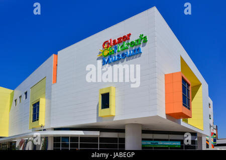 Il Glazer il Museo dei Bambini è un colorato, industriale, moderno pezzo di architettura situato alla Curtis Hixon Waterfront Park in downtown Tampa, FL Foto Stock