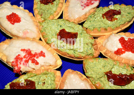 Biscotti a forma di barca farcito con varie creme Foto Stock