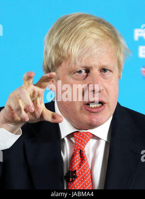 Segretario di Stato per gli affari esteri Boris Johnson fa un discorso sulla campagna elettorale trail a Shildon, nella contea di Durham. Foto Stock