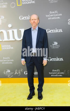 Ron Howard che frequentano la premiere del National Geographic "Genius", al Fox Bruin Theatre di Los Angeles, California. Dotato di: Ron Howard dove: Los Angeles, California, Stati Uniti quando: 24 Apr 2017 Credit: Guillermo Proano/WENN.com Foto Stock