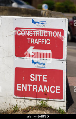 Cartello d'ingresso per il cantiere di Weston Homes PLC Sutton Road, Southend on Sea, Essex, Regno Unito Foto Stock