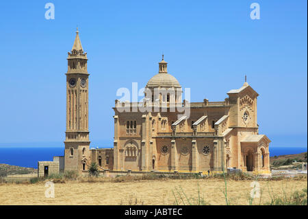 Architettura romanica della basilica chiesa, Ta Pinu, Gozo, Malta pellegrinaggio nazionale al Santuario di Maria Vergine Foto Stock