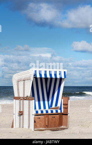 Ein Strandkorb am Strand von Sylt Foto Stock