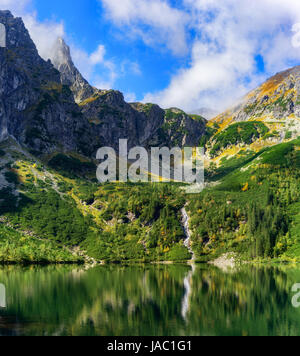 Vertici intorno al Morskie Oko Lago, Tatra National Park, Polonia Foto Stock