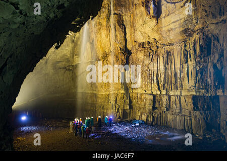 Il Bradford buche del Club verricello "incontrare" in cima schiusi Gill nello Yorkshire. Tenuto una volta l'anno per il pubblico in generale per visualizzare enorme caverna al di sotto di Foto Stock