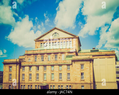 Vintage guardando lo Staatstheater (Teatro Nazionale) a Stoccarda, Germania Foto Stock