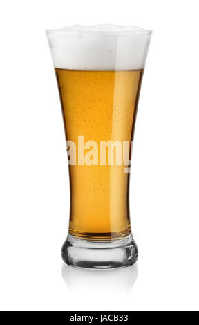 Bicchiere di birra isolato su bianco Foto Stock