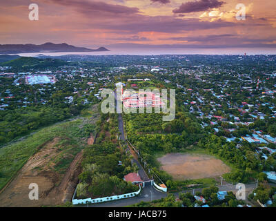 Cattedrale di Managua vista aerea dell'orario del tramonto angolo di cui sopra Foto Stock