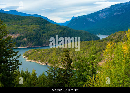 Ross Lake in cascata del nord del Parco Nazionale, Washington Foto Stock