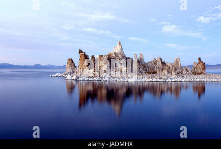 Formazioni di tufo a lago Mono in California Foto Stock
