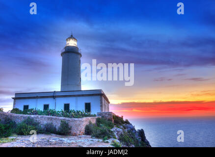 La Mola Faro di Cape Formentera a sunrise in Isole Baleari Foto Stock