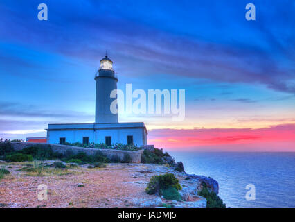 La Mola Faro di Cape Formentera a sunrise in Isole Baleari Foto Stock