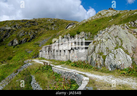 Militärunterkunft aus dem 1. Weltkrieg am Tilliacherjoch (Forcella Dignas), Grenze zwischen Italien und Österreich; alloggio militare dal 1. Worldwar al Tilliacherjoch (Forcella Dignas), il confine tra Italia e Austria Foto Stock