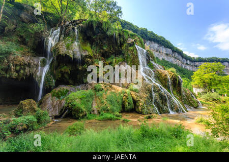 Francia, Giura, Baume les Messieurs, etichettati Les Plus Beaux Villages de France (i più bei villaggi di Francia), cascata Tufs Foto Stock