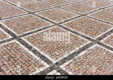 Bella modellato cobblestone pavement fuori del Ministero degli Affari Esteri, Praga, Repubblica Ceca Foto Stock