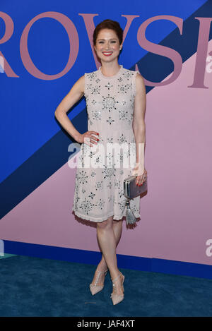 New York, Stati Uniti d'America. 5° giu, 2017. Ellie Kemper assiste il 2017 CFDA Fashion Awards a sala da ballo Hammerstein su Giugno 5, 2017 in New York City. Credito: Erik Pendzich/Alamy Live News Foto Stock