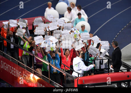 Berlino, Germania. Il 6 giugno, 2017. Numerosi i ginnasti prendere parte allo stadio di un evento di gala della Germania Internazionale di Ginnastica Festival di Berlino, Germania, 06 giugno 2017. Credito: dpa picture alliance/Alamy Live News Foto Stock