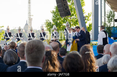 Stoccolma, Svezia. Il 6 giugno, 2017. La Giornata Nazionale della Svezia. Festeggiamenti in fase Solliden, Stoccolma, in presenza della famiglia reale. Princess Madeleine e il sig. Christopher O'Neill assiste. Credito: Barbro Bergfeldt/Alamy Live News Foto Stock