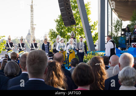 Stoccolma, Svezia. Il 6 giugno, 2017. La Giornata Nazionale della Svezia. Festeggiamenti in fase Solliden, Stoccolma, in presenza della famiglia reale. Il principe Carl Philip e Principessa Sofia assiste. Credito: Barbro Bergfeldt/Alamy Live News Foto Stock