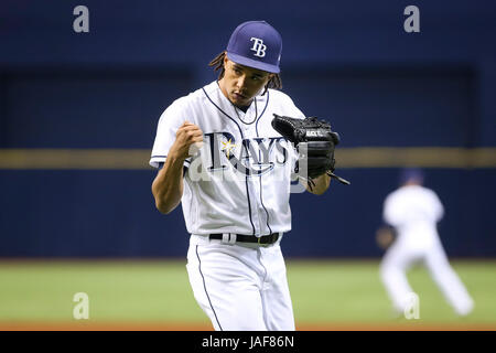 San Pietroburgo, Florida, Stati Uniti d'America. Il 6 giugno, 2017. Sarà VRAGOVIC | Orari.Tampa Bay Rays a partire lanciatore Chris Archer (22) reagisce dopo Chicago White Sox interbase Tim Anderson (7) si rifugiarono a destra nel secondo inning di gioco tra il Tampa Bay Rays e il Chicago White Sox in campo Tropicana a San Pietroburgo, Fla. martedì 6 giugno 2017. Credito: Sarà Vragovic/Tampa Bay volte/ZUMA filo/Alamy Live News Foto Stock
