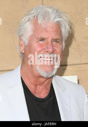 Hollywood, CA, Stati Uniti d'America. 5 Giugno, 2017. 05 Giugno 2017 - Hollywood, California - Barry Bostwick. ''L'Eroe " Los Angeles Premiere tenutosi presso il teatro egiziano. Credito foto: F. Sadou/AdMedia Credito: F. Sadou/AdMedia/ZUMA filo/Alamy Live News Foto Stock