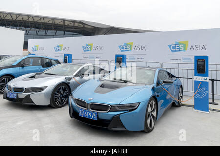 Shanghai, Cina. Il 7 giugno, 2017. La Bayerische Motoren Werke AG (BMW) rilascia le automobili elettronici presso l'International Consumer Electronics Show (CES) Asia 2017 a Shanghai il 7 giugno 2017. Credito: SIPA Asia/ZUMA filo/Alamy Live News Foto Stock