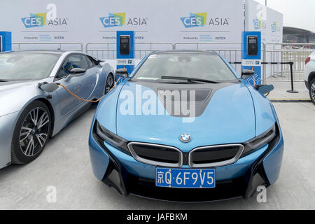 Shanghai, Cina. Il 7 giugno, 2017. La Bayerische Motoren Werke AG (BMW) rilascia le automobili elettronici presso l'International Consumer Electronics Show (CES) Asia 2017 a Shanghai il 7 giugno 2017. Credito: SIPA Asia/ZUMA filo/Alamy Live News Foto Stock