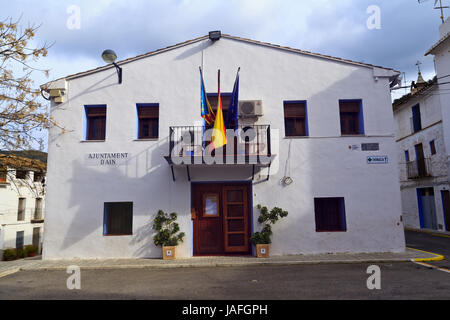 Ajuntament (uffici del Consiglio) in Ain un villaggio di montagna nel parco naturale Serra d'Espada in provincia di Castellon, Spagna Foto Stock